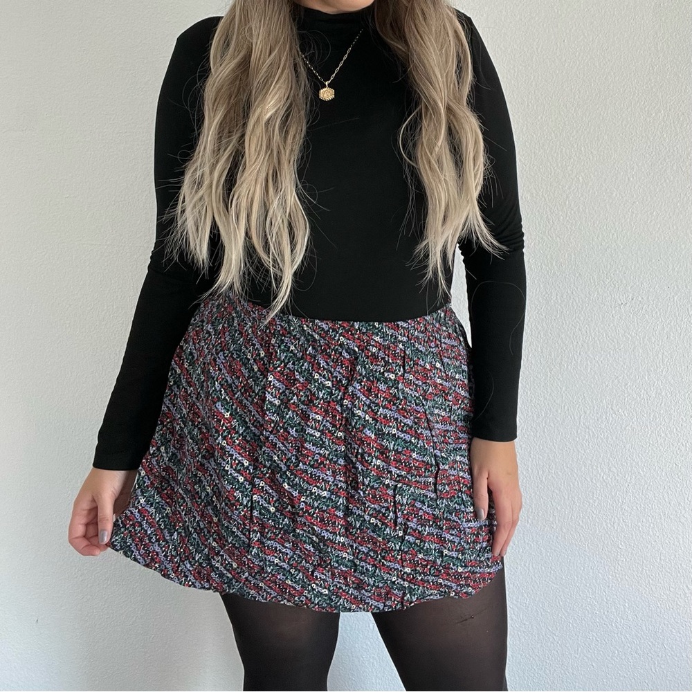 Forever 21 Mini Floral Skater Skirt Size Large